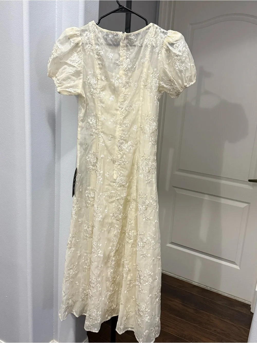 Lulus Elfrieda Cream Floral Embroidered Puff Sleeve Midi Dress Size Medium - Picture 8 of 9